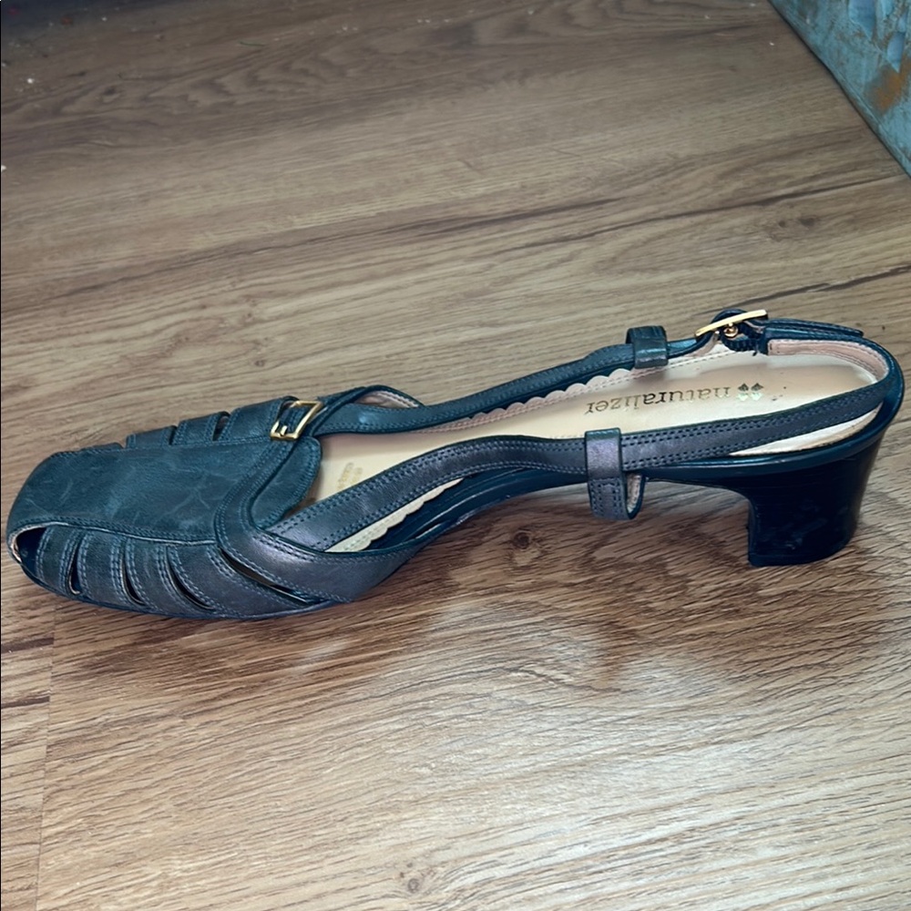 Naturalizer size 8 Strappy Leather Heels - Picture 5 of 5
